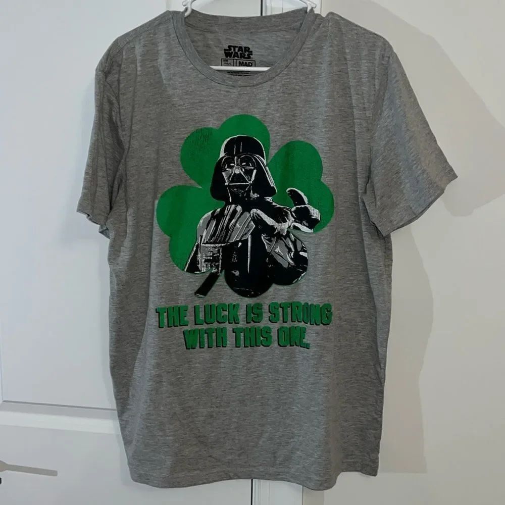 STAR WARS IRISH Shamrock Darth Vader at paddy’s day st Patrick’s gray T-shirt L